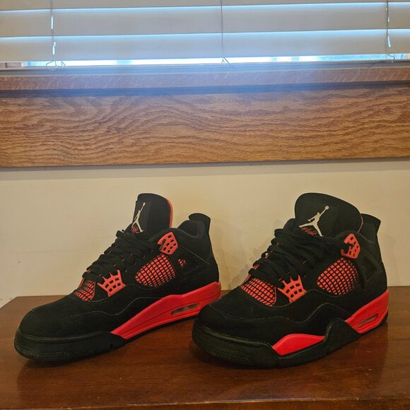 RARE Jordan 4 red thunders size 9 AUTHENTIC main image 3